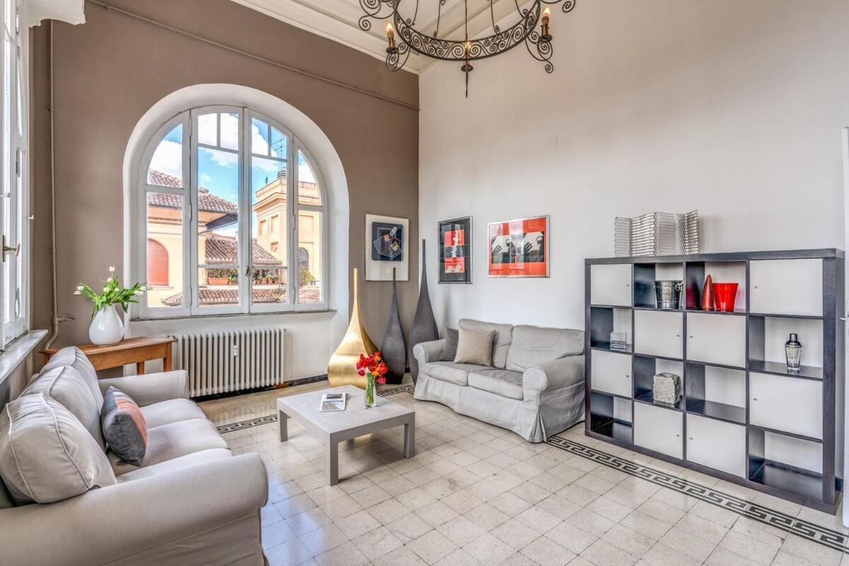Napoleone 2 Bedroom Apartment *